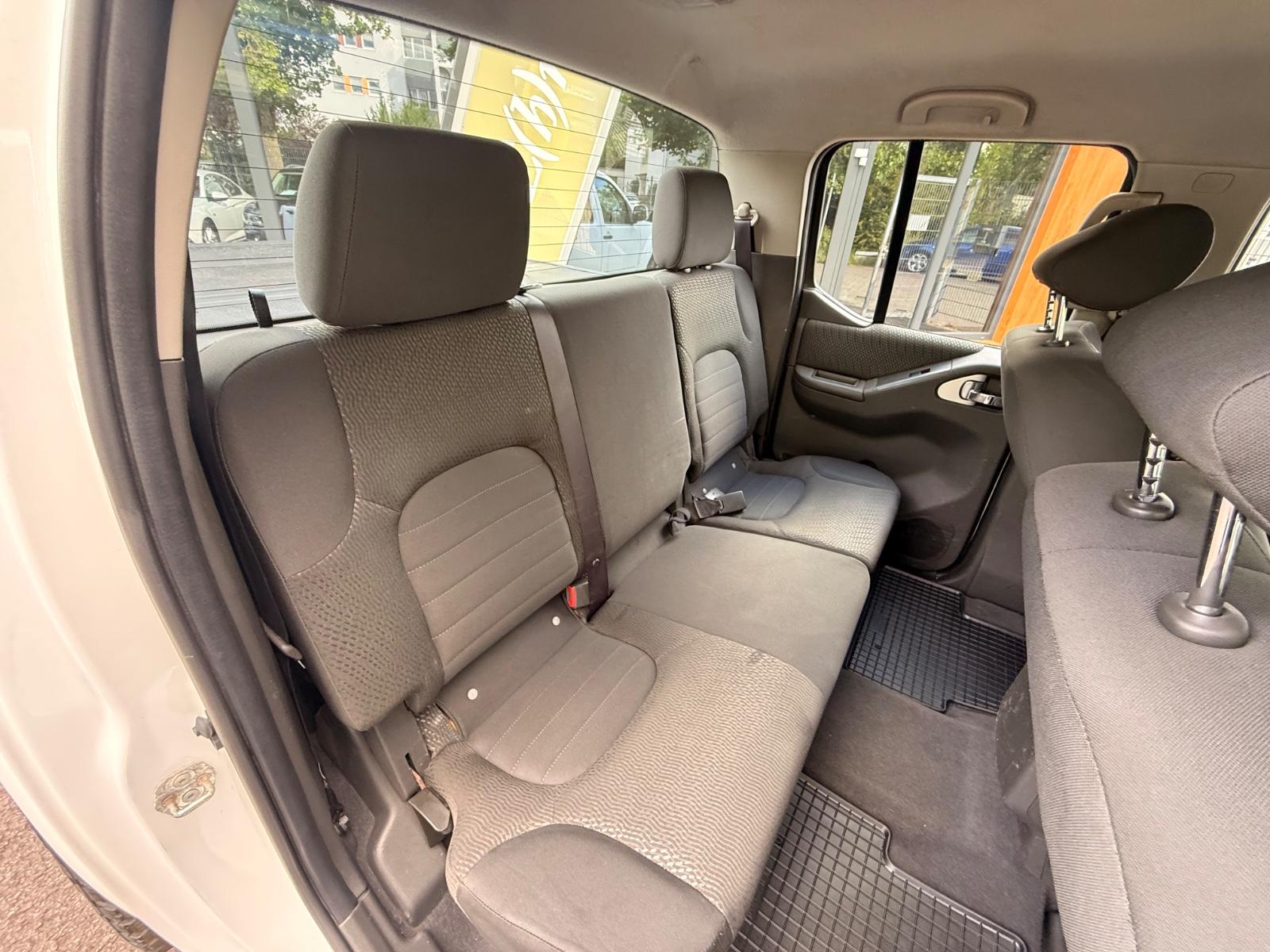 NISSAN NAVARA 2.5 dCi 190ch 4x4 - DOUBLE CAB - ATTELAGE - CLIM BIZONE - SIÈGES CHAUFFANTS