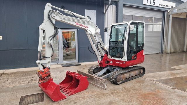 Takeuchi TB240 - POWERTILT - 3X BUCKETS - 2015 YEAR