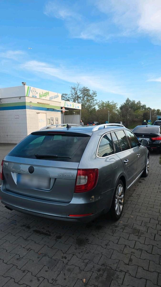 Skoda Superb 2009 — rear view