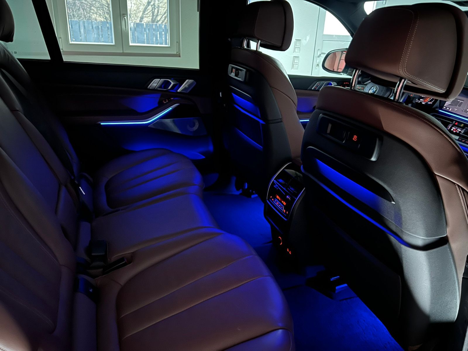 Fahrzeugabbildung BMW X7 xDrive 30d/AHK/B&W/SKYLOUNGE/MASSAGE/7-SITZER