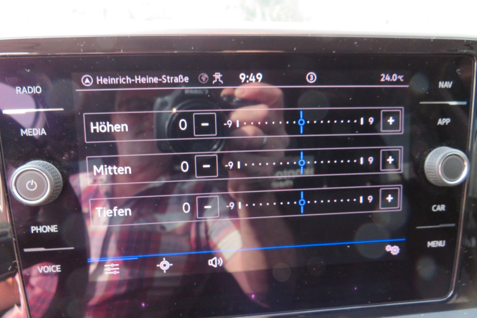 Fahrzeugabbildung Volkswagen T-Roc Style KAMERA ACC NAVI APP SITZH DIGI-COPI