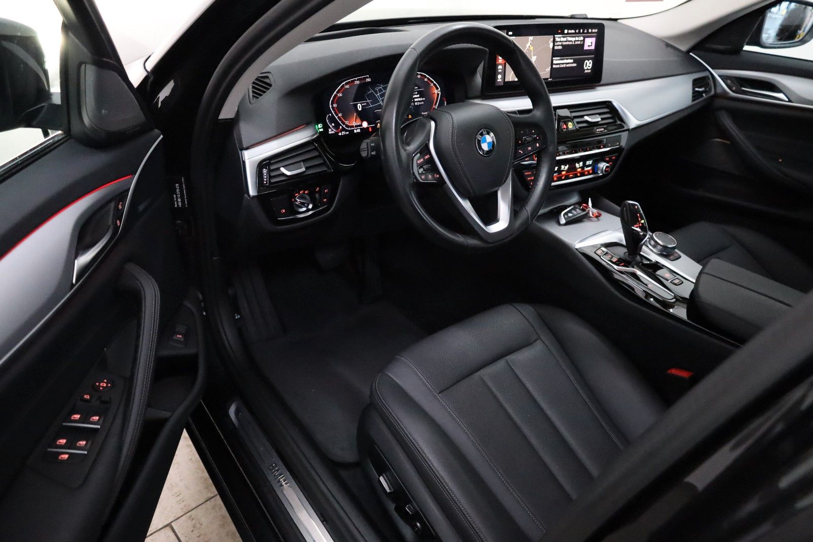 Fahrzeugabbildung BMW 530dA xDrive Touring Leder,Navi,Laser,HeadUp,SH