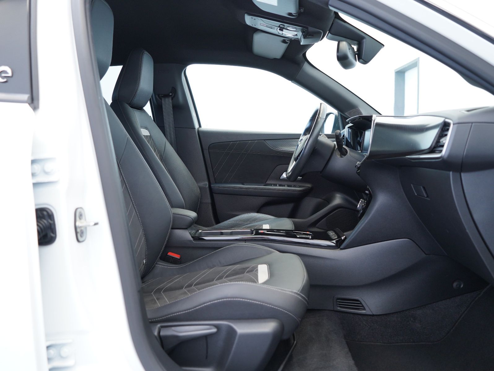 Fahrzeugabbildung Opel Mokka e Ultimate INTELLILUX/ACC/NAVI/SOH