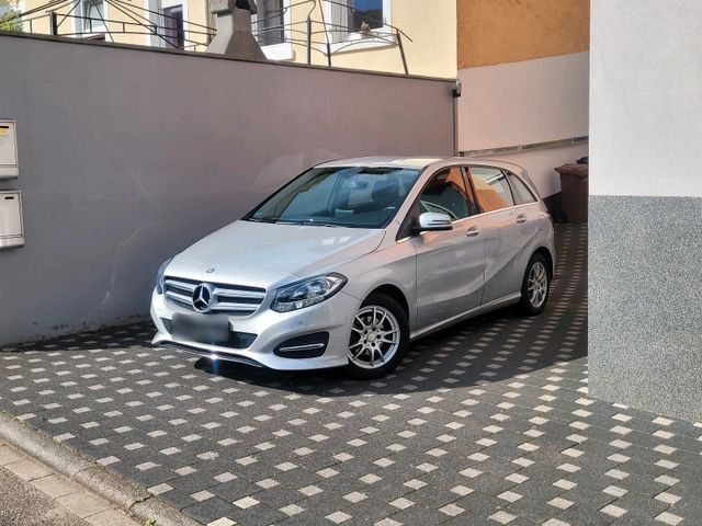 MERCEDES-BENZ Mercedes-Benz B-Klasse 180d*Klima*AHK*Auto...