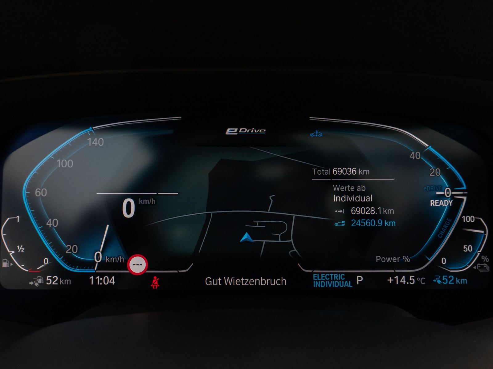 Fahrzeugabbildung BMW X5 xD45e M Sport Panorama HUD HiFi DisKey 22Zoll