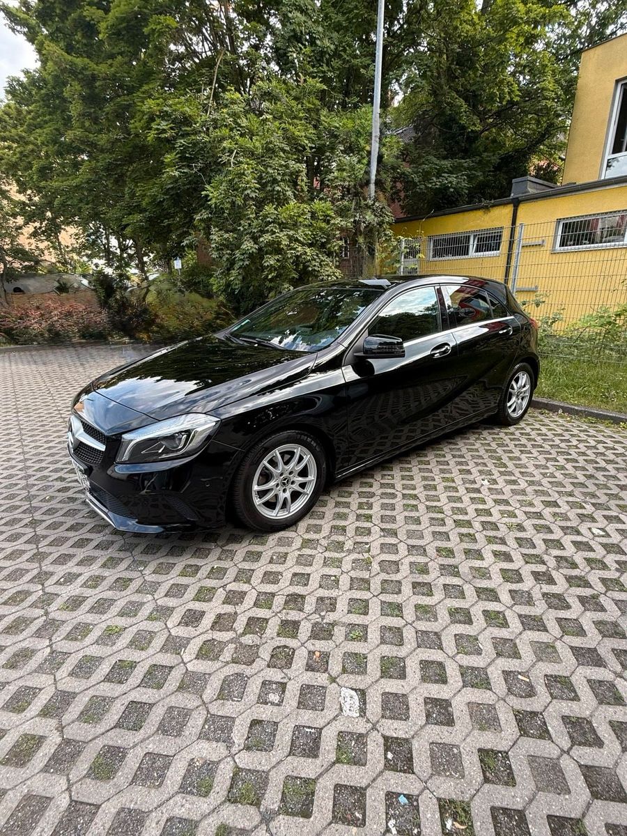 MERCEDES-BENZ Mercedes-Benz A 180 Limousine (W176 Facelift)