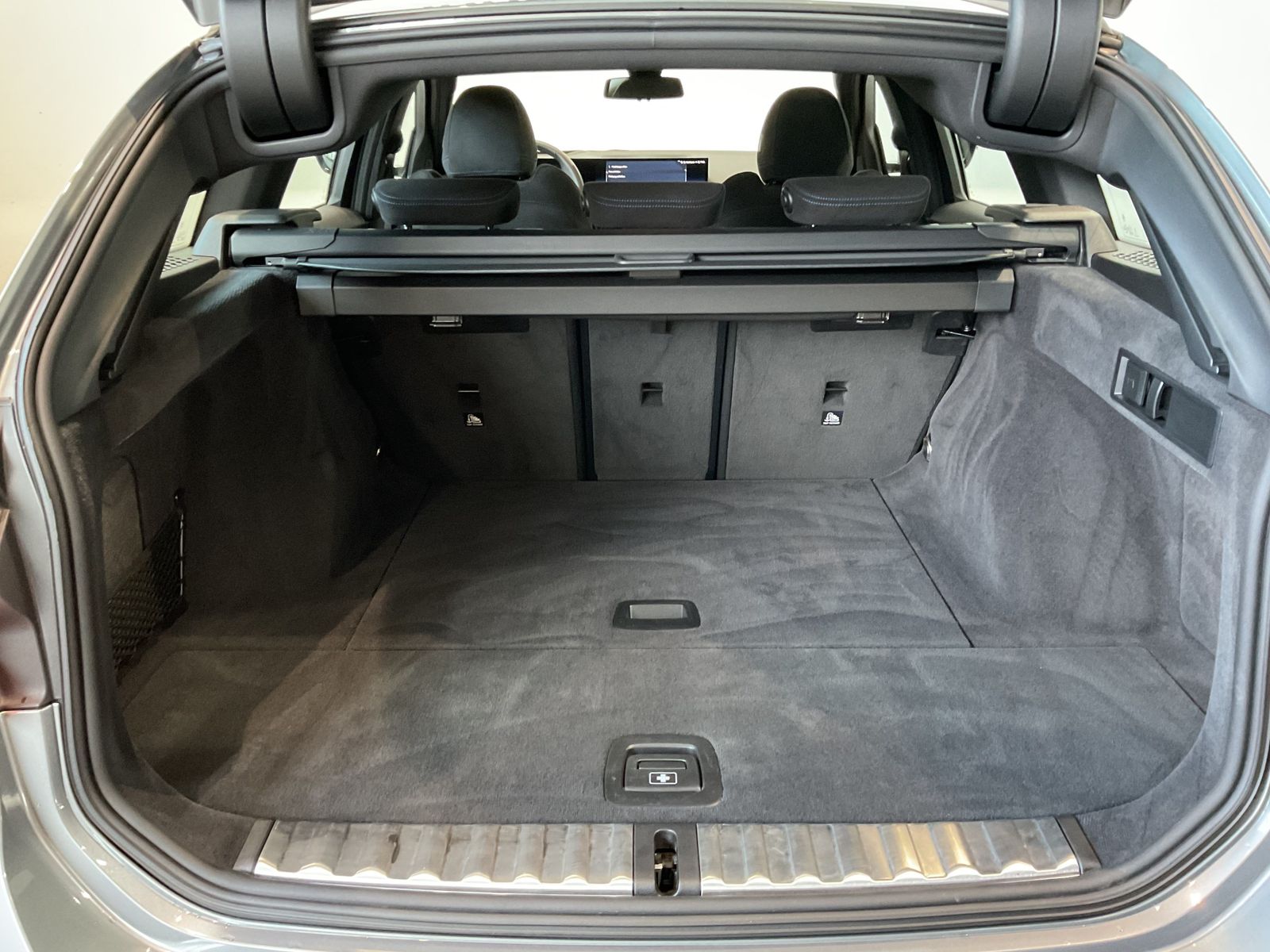 Fahrzeugabbildung BMW 330i xDrive | M Sportpaket pro | Panorama-Glasda