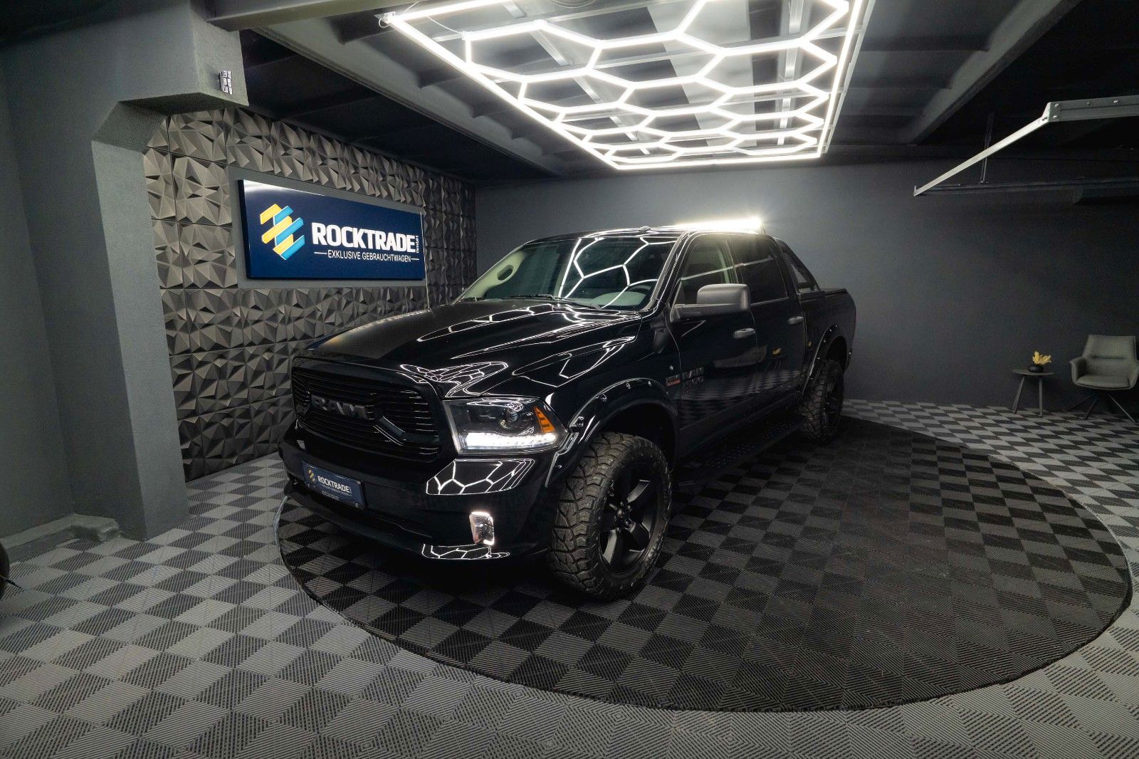 Fahrzeugabbildung Dodge RAM 5.7 V8 HEMI 4x4 OFFROAD Night-Paket *LED*AHK