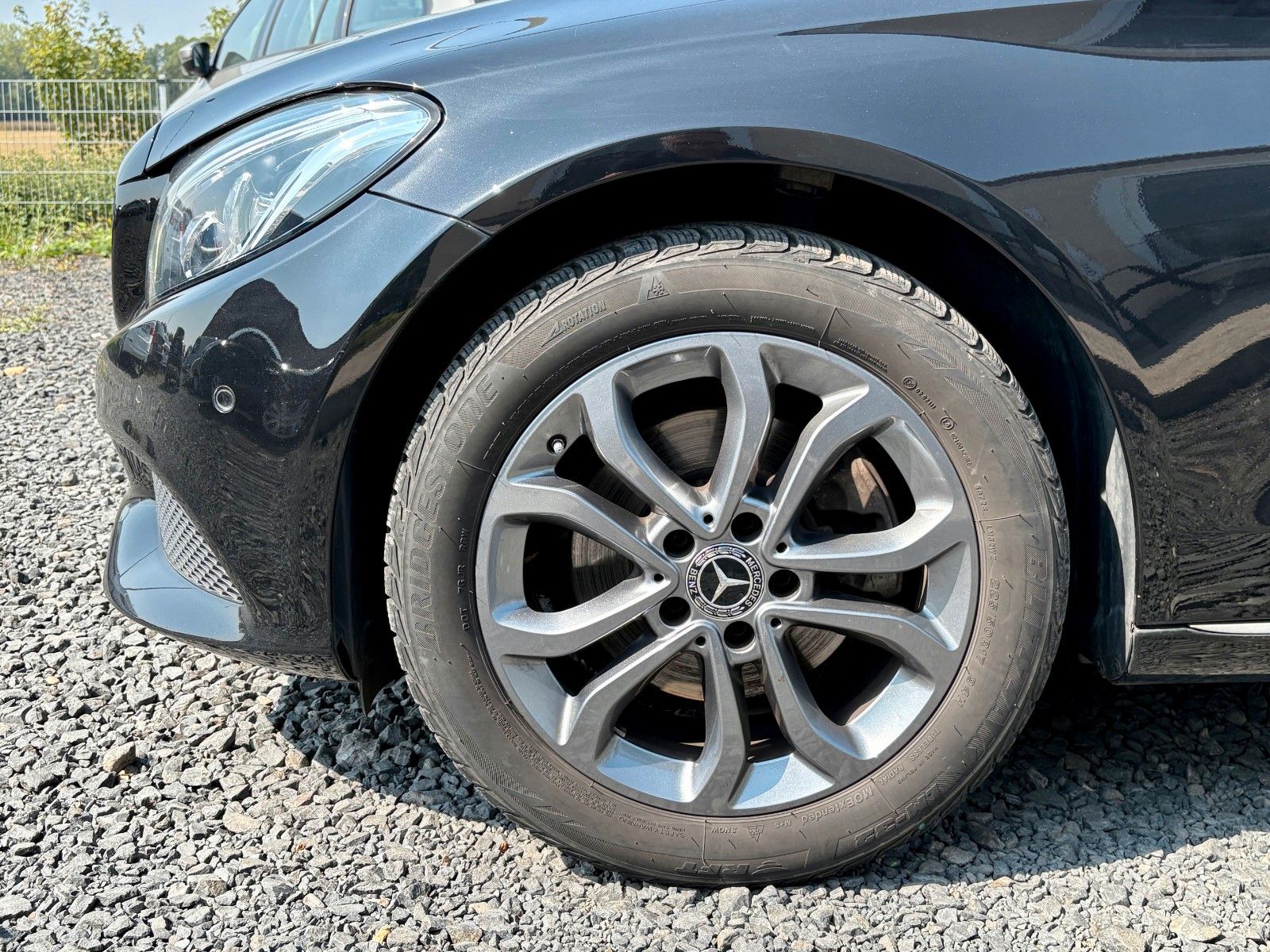 Fahrzeugabbildung Mercedes-Benz C 200 4Matic Aut. AVANTGARDE Navi LED GSD SPORTS