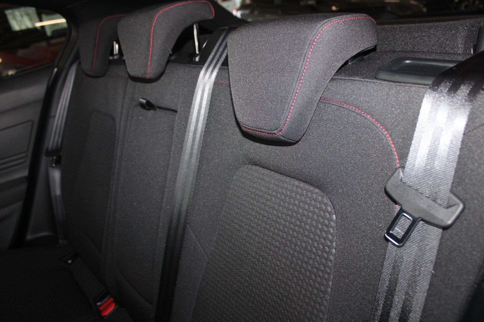 Fahrzeugabbildung Ford Focus MHEV ST-Line FahrerAssistenz + WinterPaket