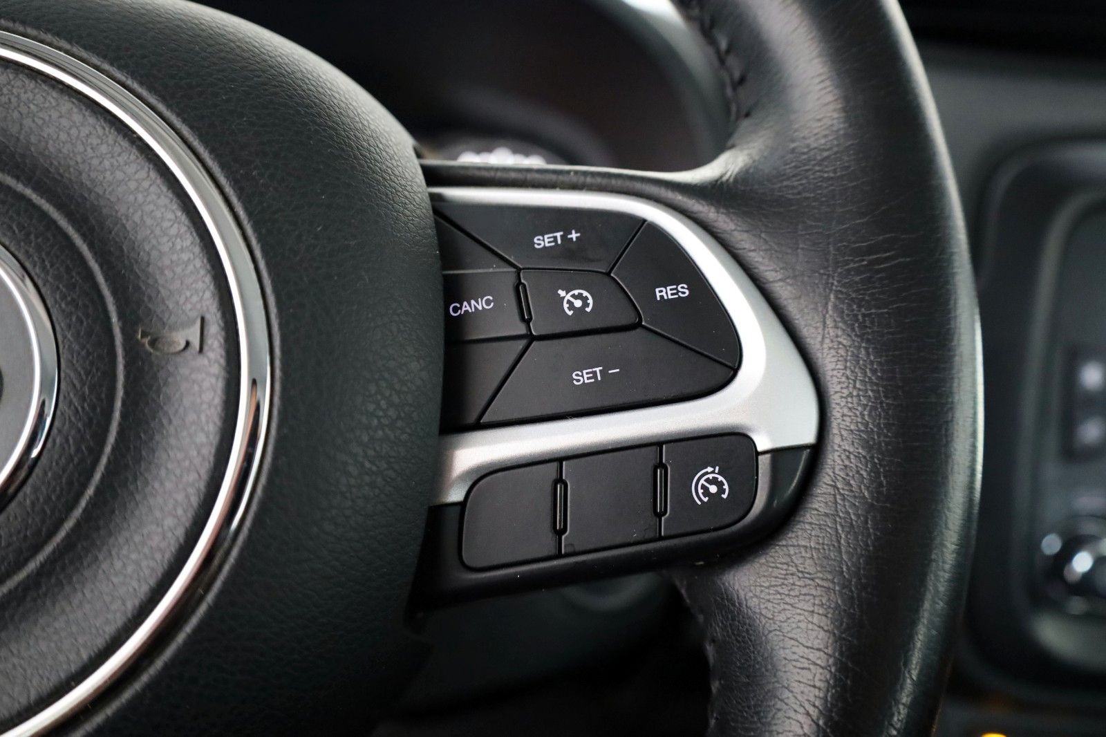 Fahrzeugabbildung Jeep Renegade Limited FWD Navi,SH,PDC