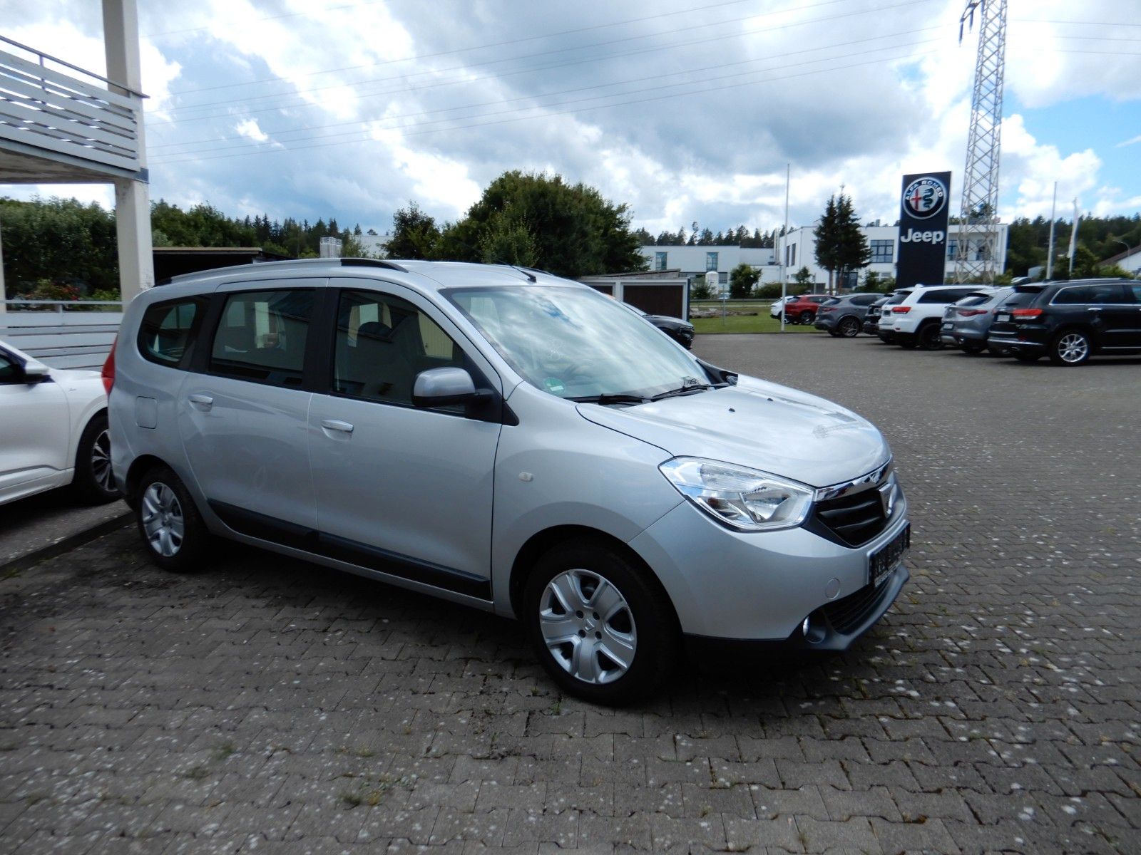 Fahrzeugabbildung Dacia Lodgy 1.6 Celebration PDC Telefon Klima 2. Hand