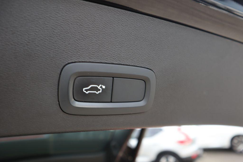 Volvo XC40 T4 AWD Geartronic R-Design|NAVI|R-CAM|BLIS|