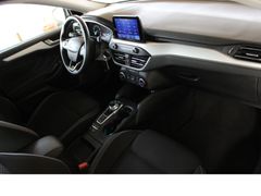 Fahrzeugabbildung Ford Focus Cool & Connect,8-Gang Automatic,Top