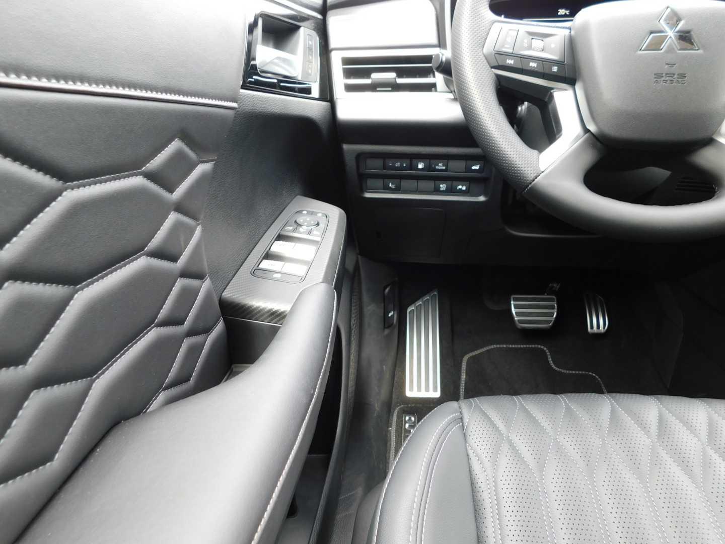 Mitsubishi Outlander 2.4L PHEV TOP 2-Farb