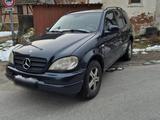 Mercedes-Benz Mercedes Ml 320 Benzin mit Klima - Mercedes-Benz ML 320 aus 2002