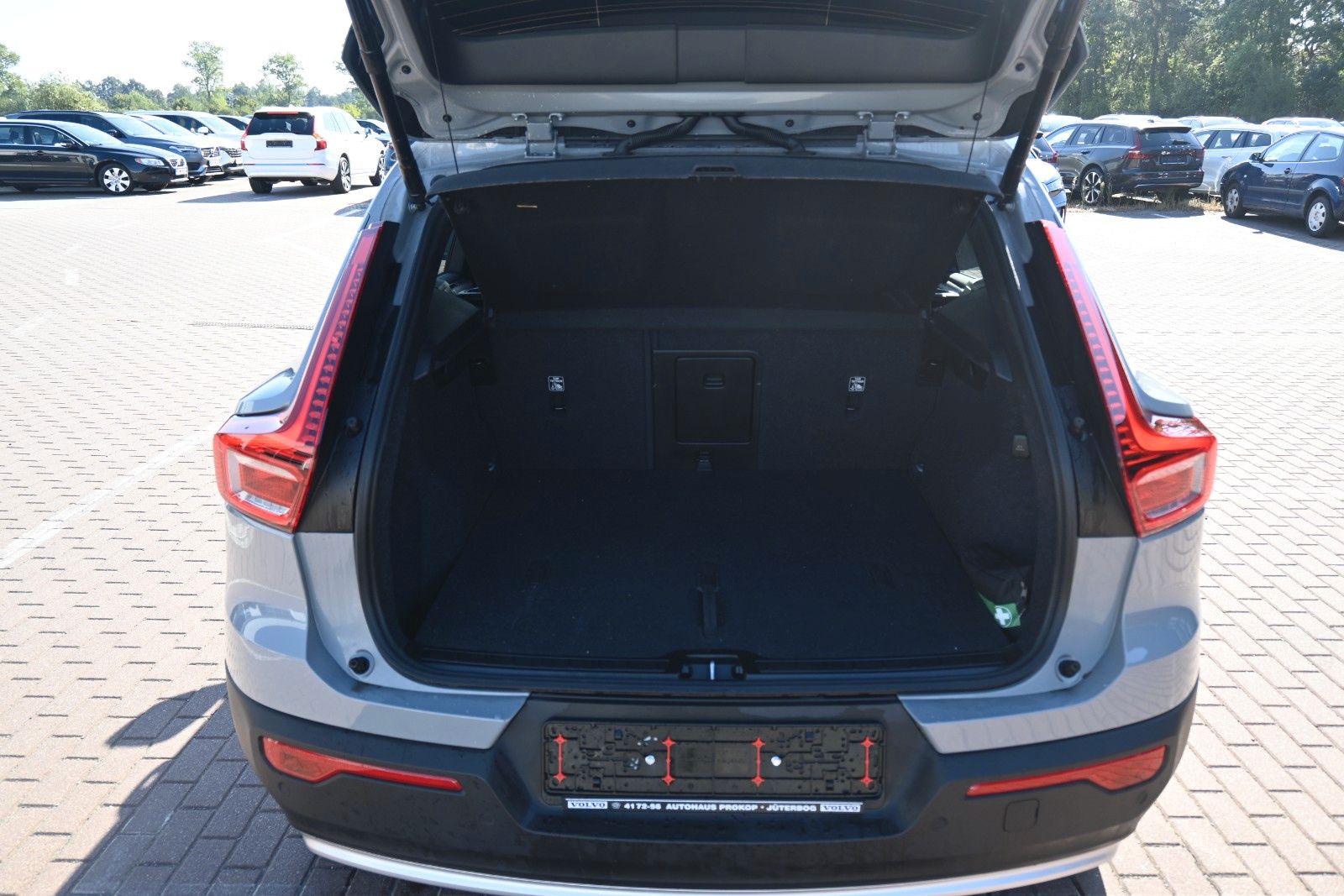 Fahrzeugabbildung Volvo XC40 B3 Benzin Core 2WD*LHZG*360°
