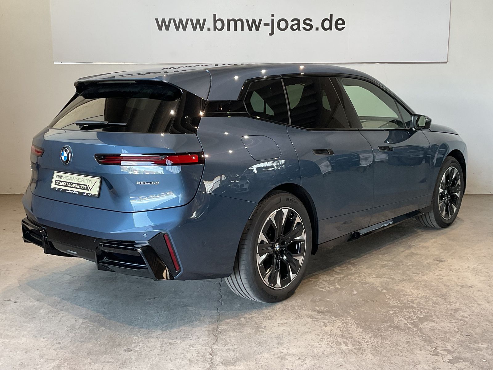 Fahrzeugeinzelansicht 18 Fahrzeugabbildung BMW iX xDrive60 |2-Achs Luftfed. |Sitzbelüft. |M Spo