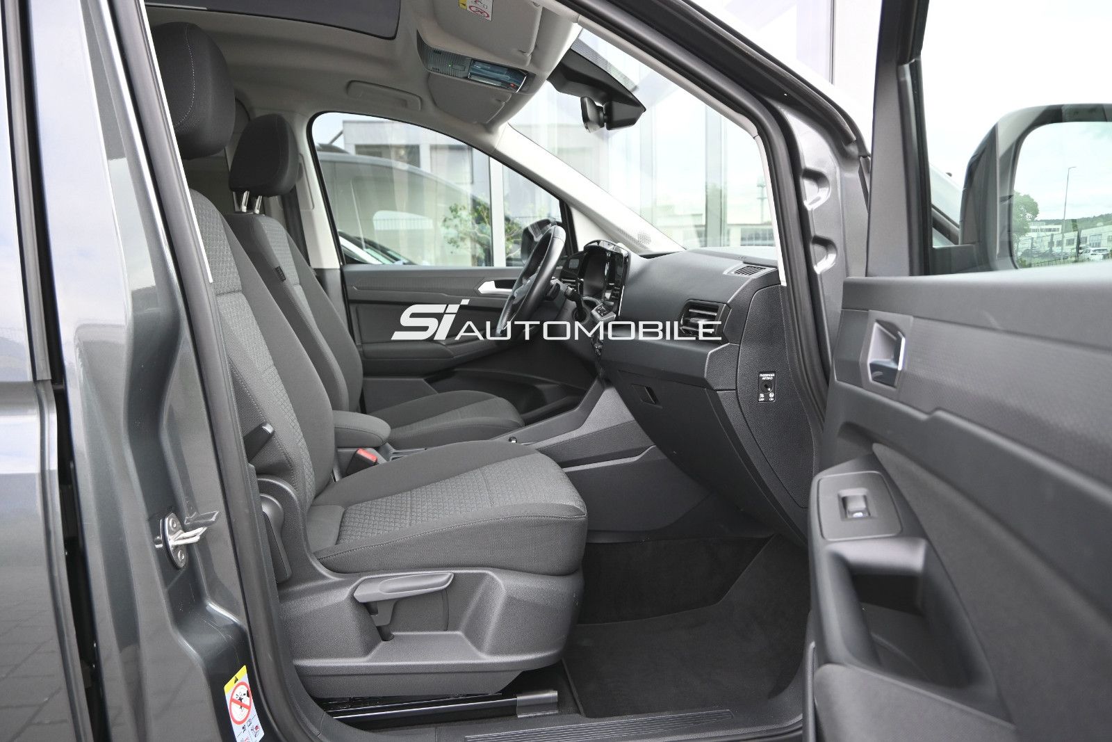 Fahrzeugabbildung Ford Grand Tourneo 2.0 d Titanium Aut °PANO°KAM°8FACH