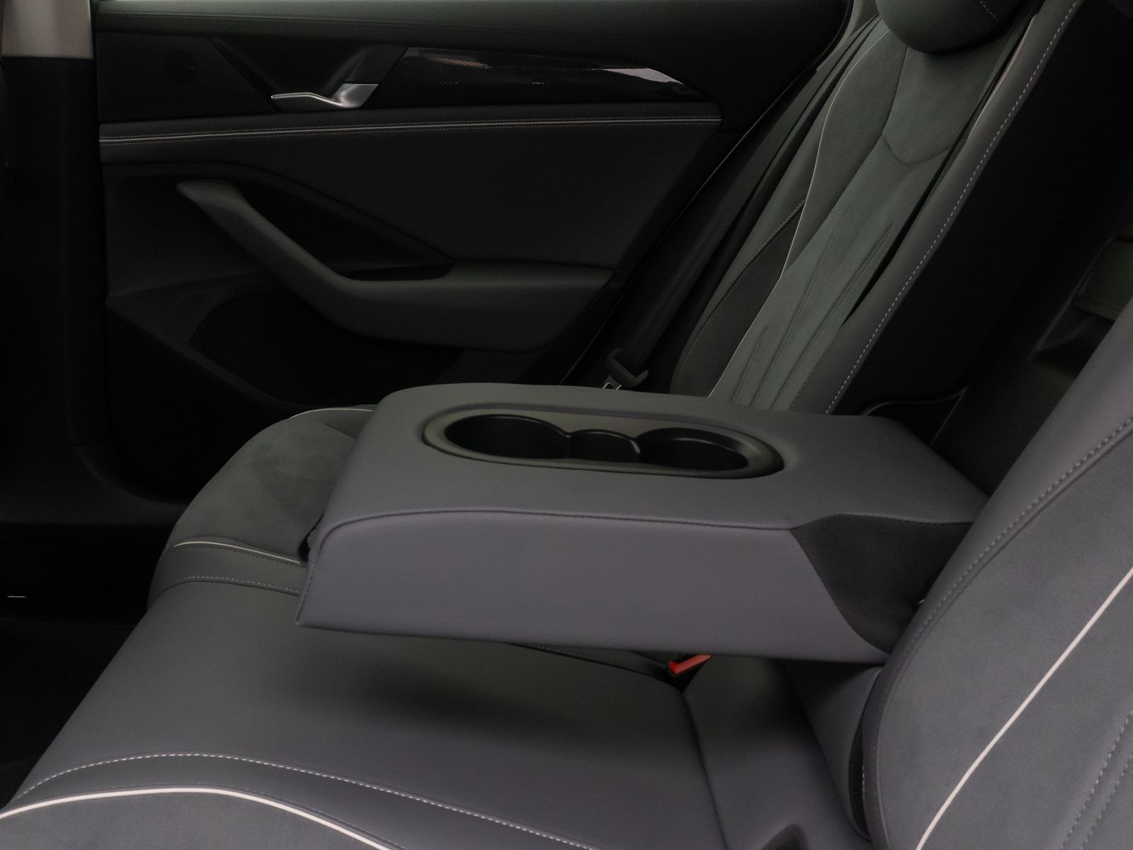 Fahrzeugabbildung Volkswagen Passat 1.5 eHybrid Business 360° AHK ACC Massage