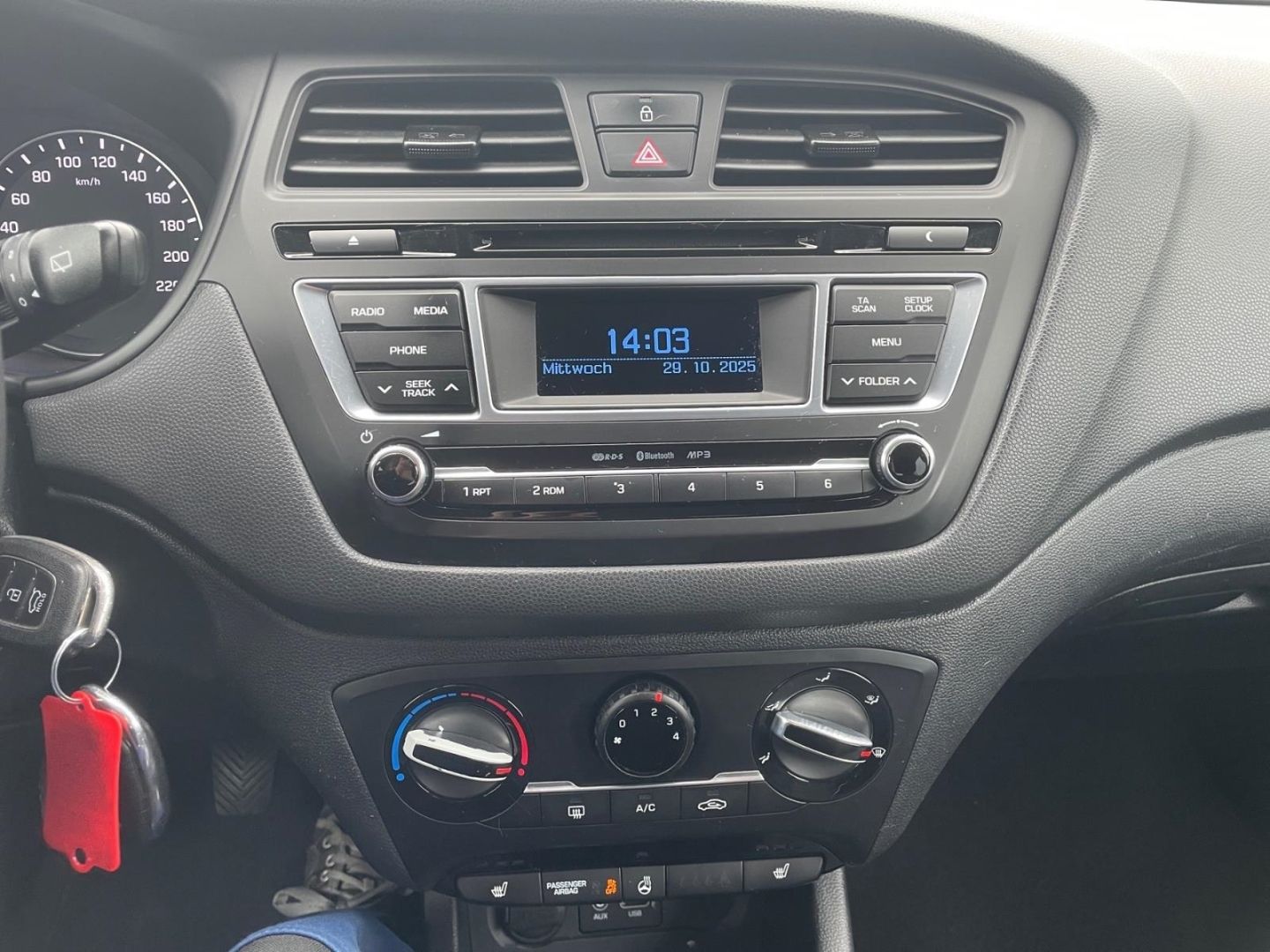 Fahrzeugabbildung Hyundai i20 1.2 Trend Sitzheizung Klima Parksensoren Alu