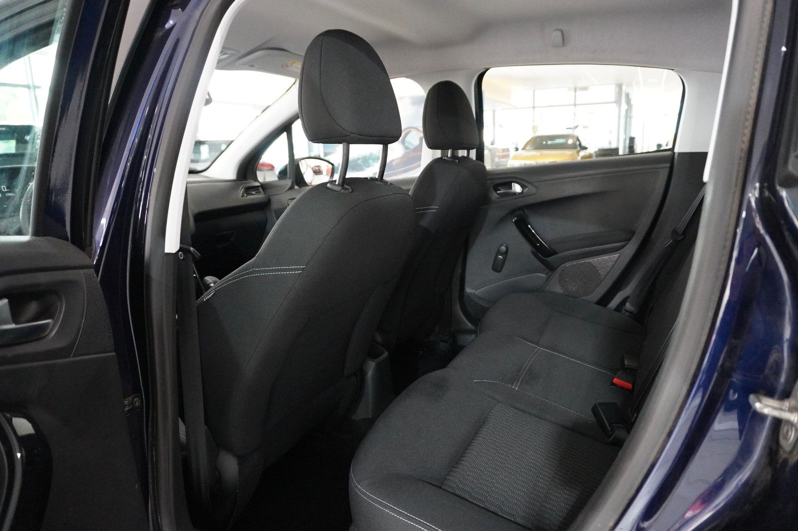 Fahrzeugabbildung Peugeot 208 LIM. 1.2 ACTIVE NAVI/LED/KLIMA/SHZ/PDC/TEMP