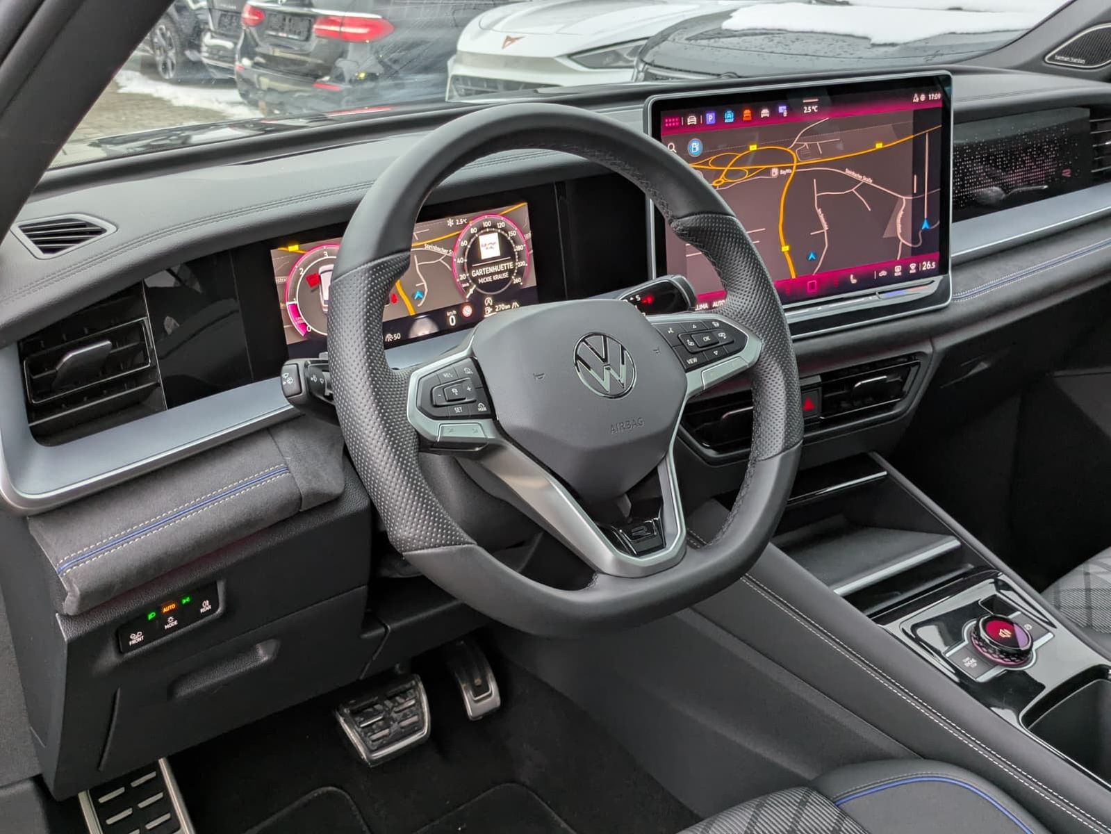 Fahrzeugabbildung Volkswagen Tayron 2.0 TDI 4M R-Line 7Si*MATRIX*AHK*PANO*HUD