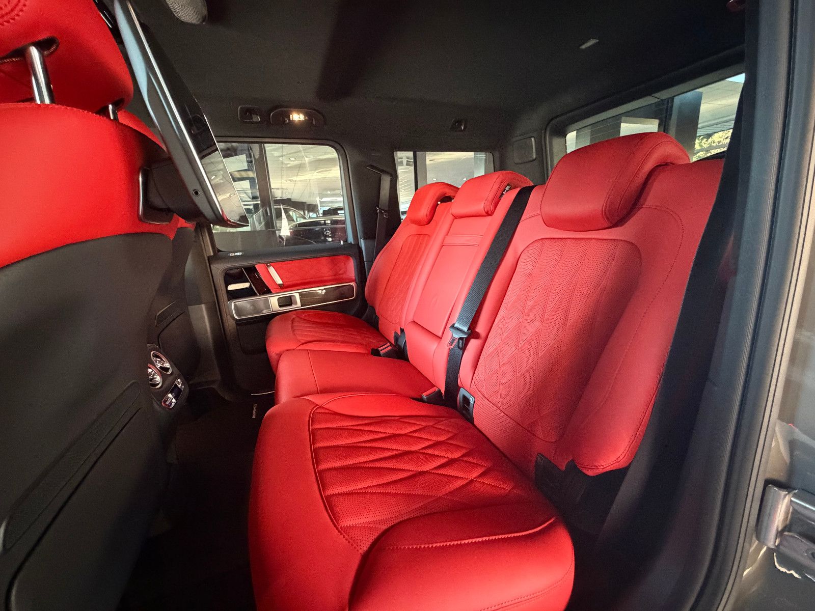 Fahrzeugabbildung Mercedes-Benz G 63 AMG/ A22/ FOND-TV/CARBON/RED/SUPERIOR/UNI