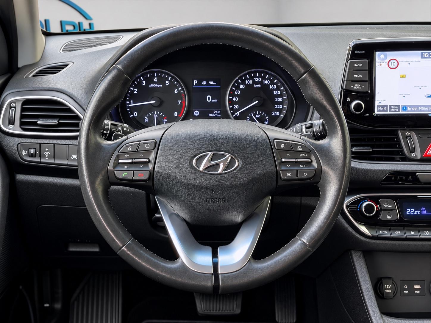 Hyundai i30 1,4 AUTOM. NAVI SITZHEIZ.SCHECKHEFT GARANTIE