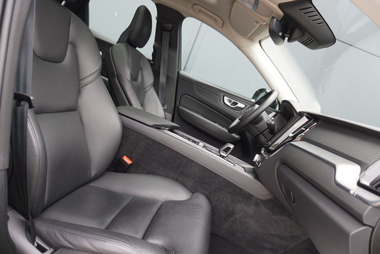 Volvo XC60 Plus Dark Pano Standhzg AHK Assistenz 360° foto 9