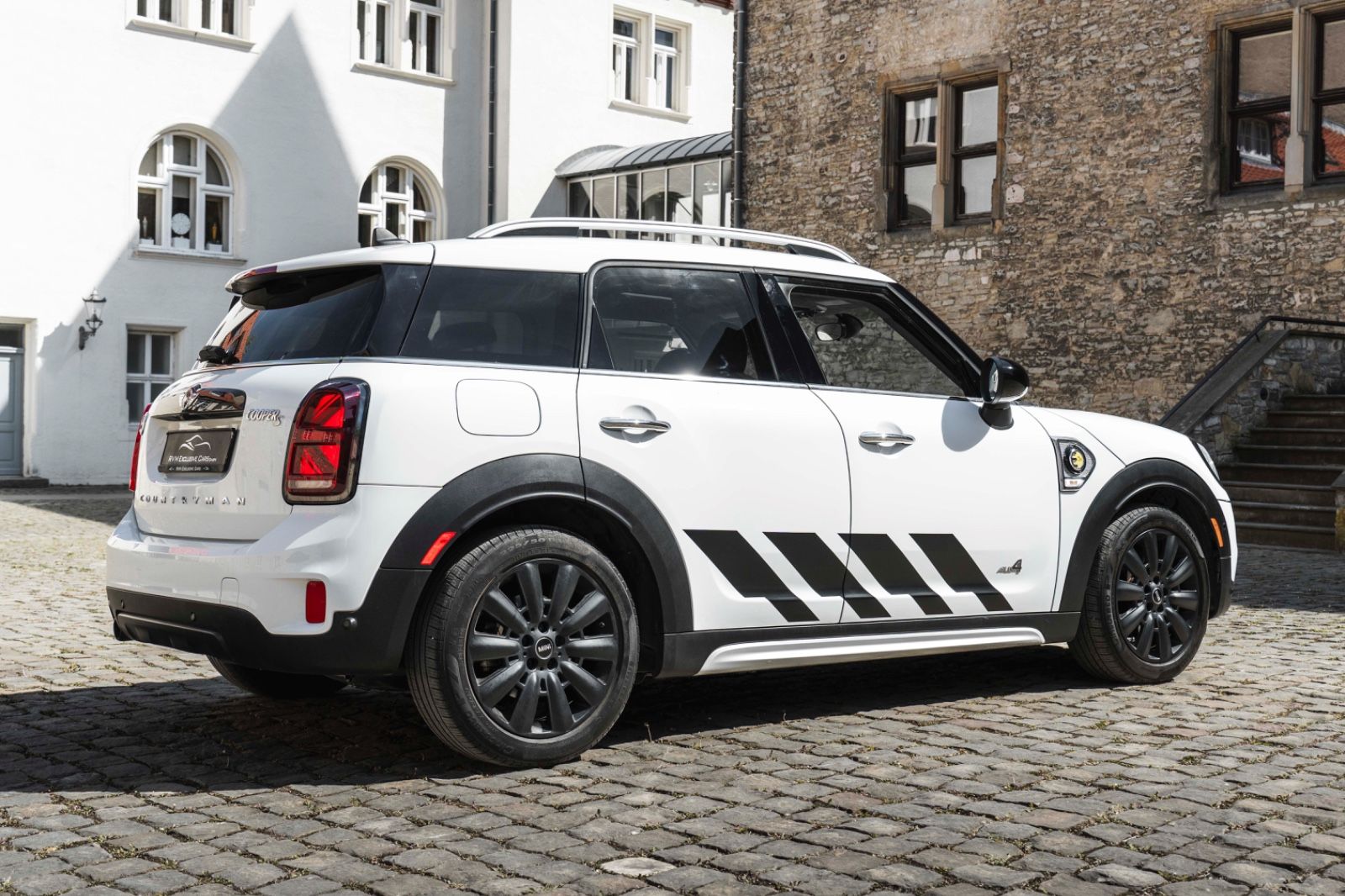 Fahrzeugabbildung MINI Cooper SE Countryman ALL4 H&K HUD LED KAM PANO