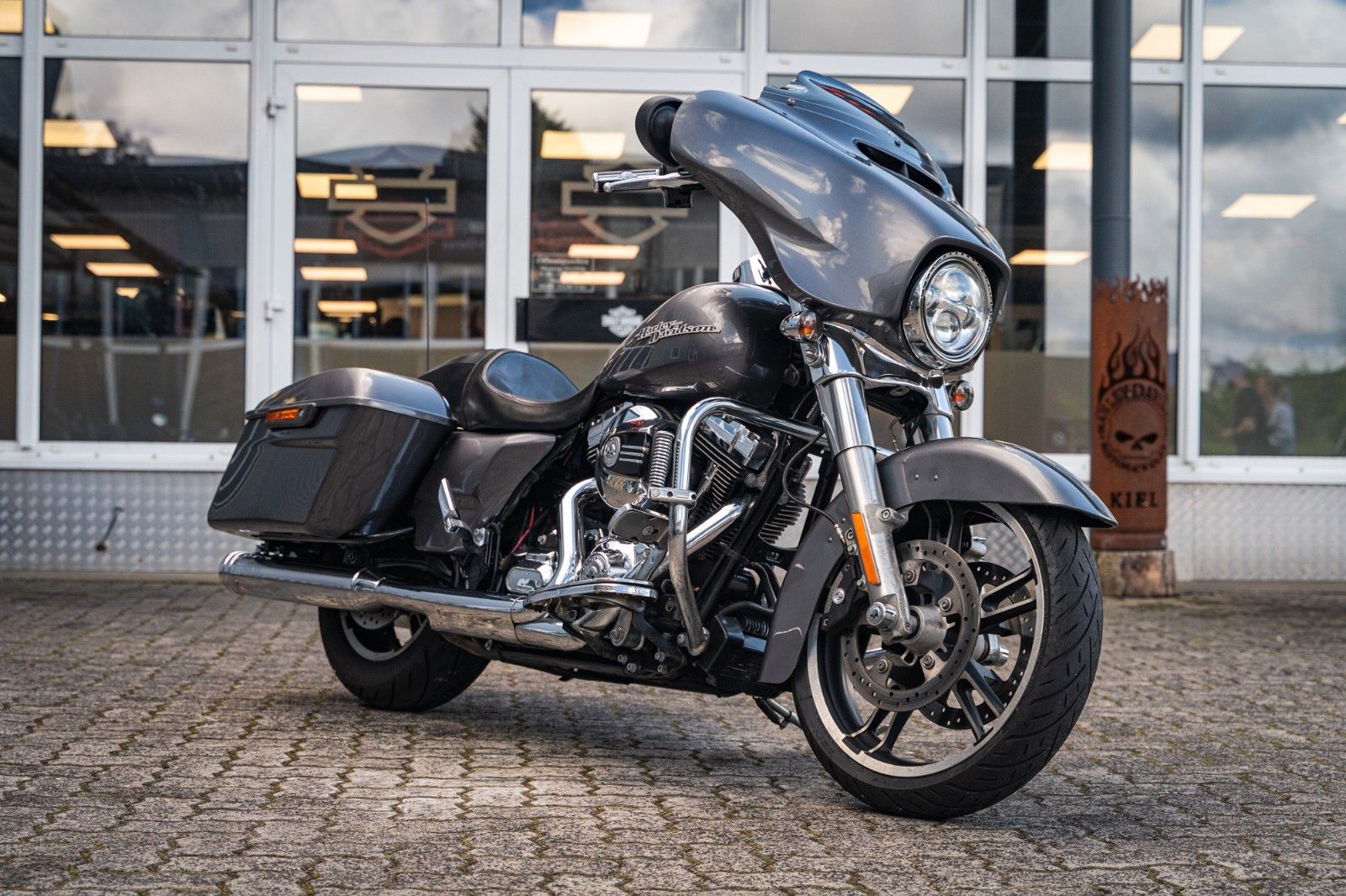 Fahrzeugabbildung Harley-Davidson FLHX Street Glide 103 cui - Kesstech -