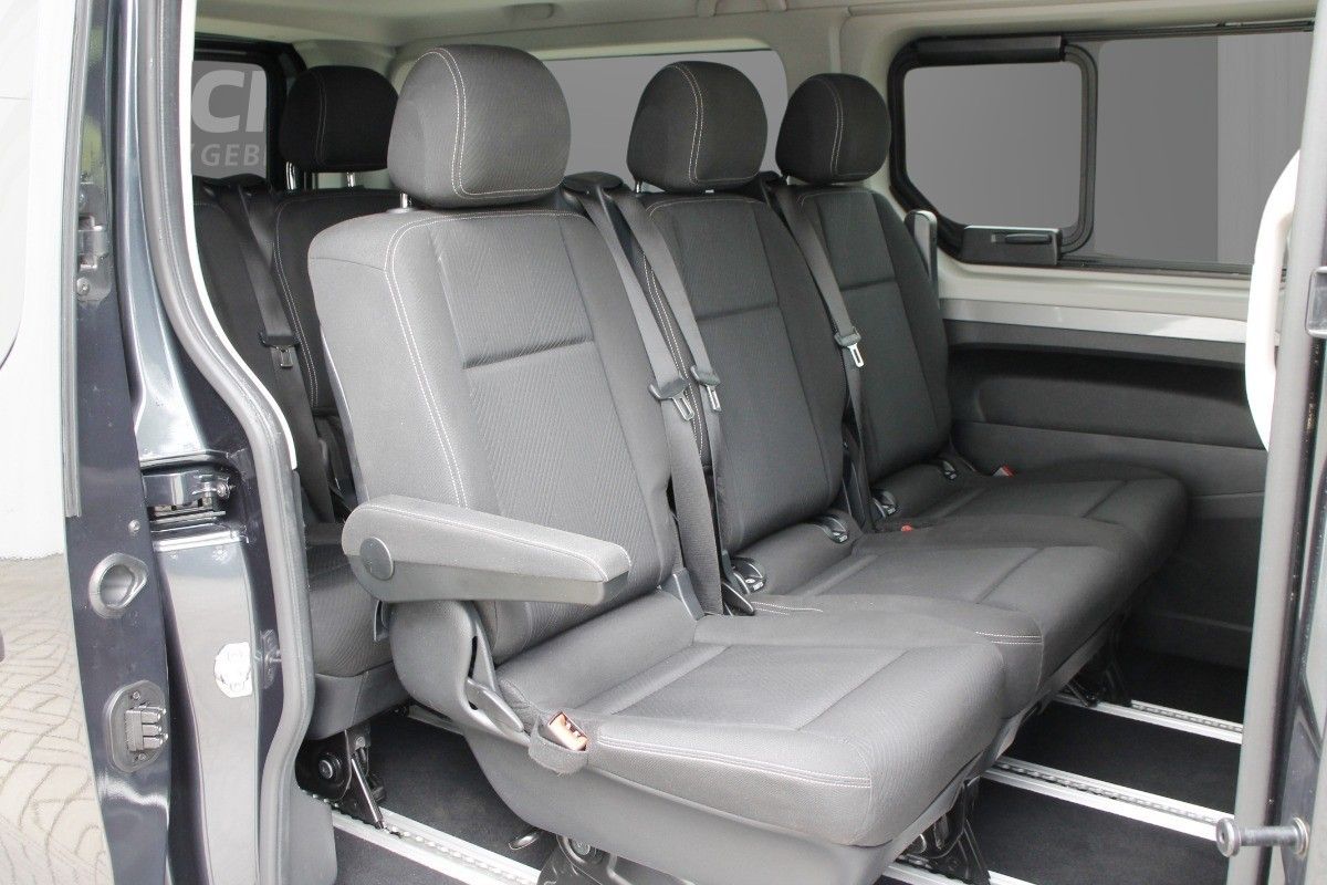 Fahrzeugabbildung Renault Trafic III Grand Spaceclass 9 Sitzer, Automatik