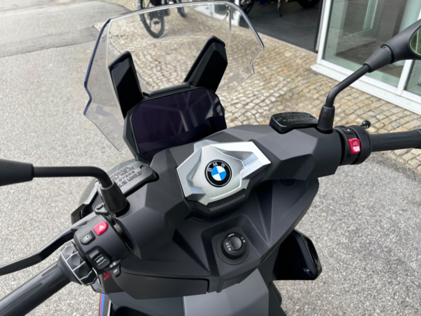 Fahrzeugabbildung BMW C 400 X Komfort-Paket, M-Embleme foliert,