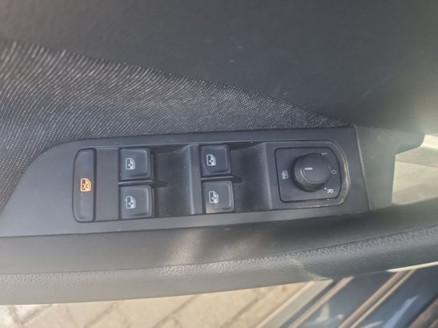 Fahrzeugabbildung SKODA Kamiq 1.0 TSI DSG Style LED KLIMA MFL SHZ TEMPOM