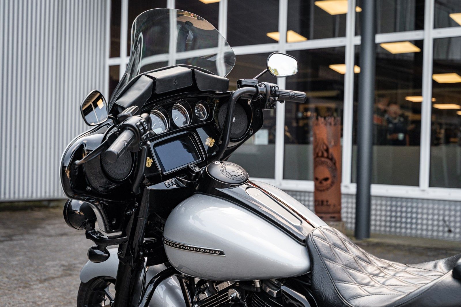 Fahrzeugabbildung Harley-Davidson FLHXS Street Glide 114 cui - Jekill & Hyde -