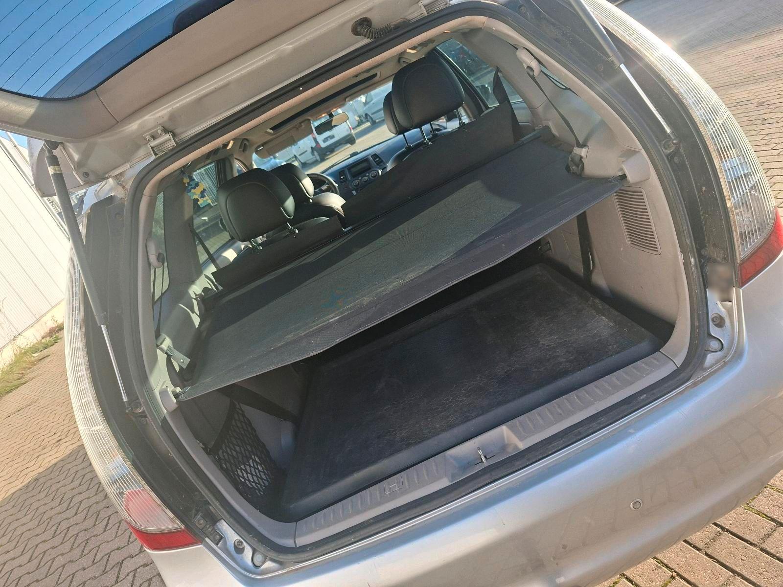 Mitsubishi Grandis 2009 — photo 8