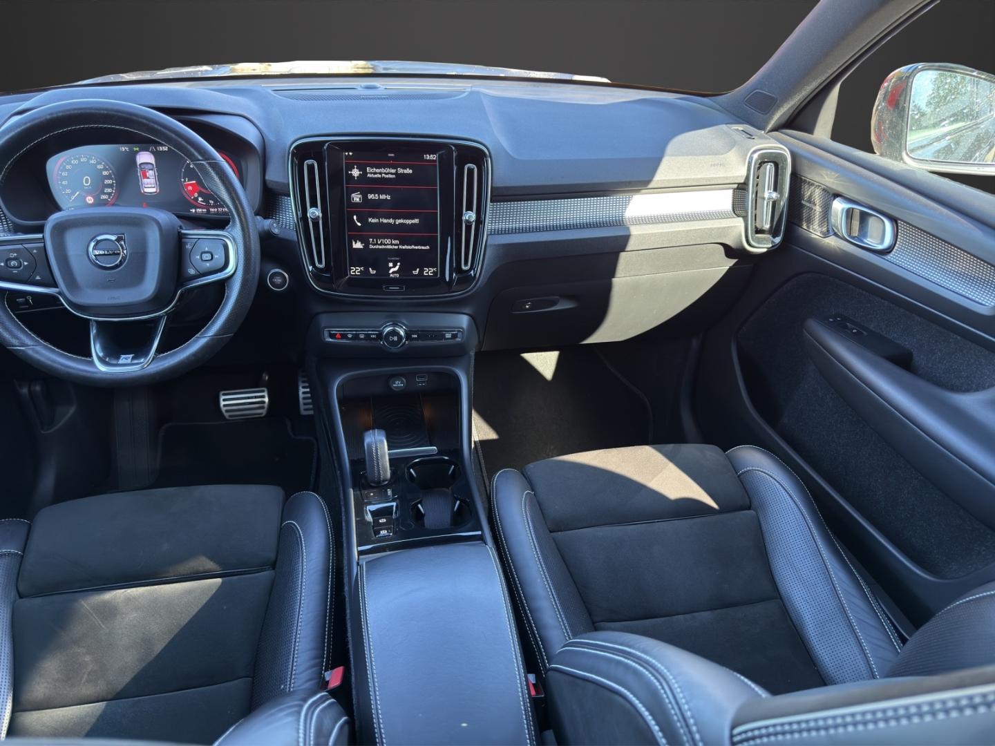 Volvo XC40 D4 AWD R-Design StandHZG Navi Leder Digital