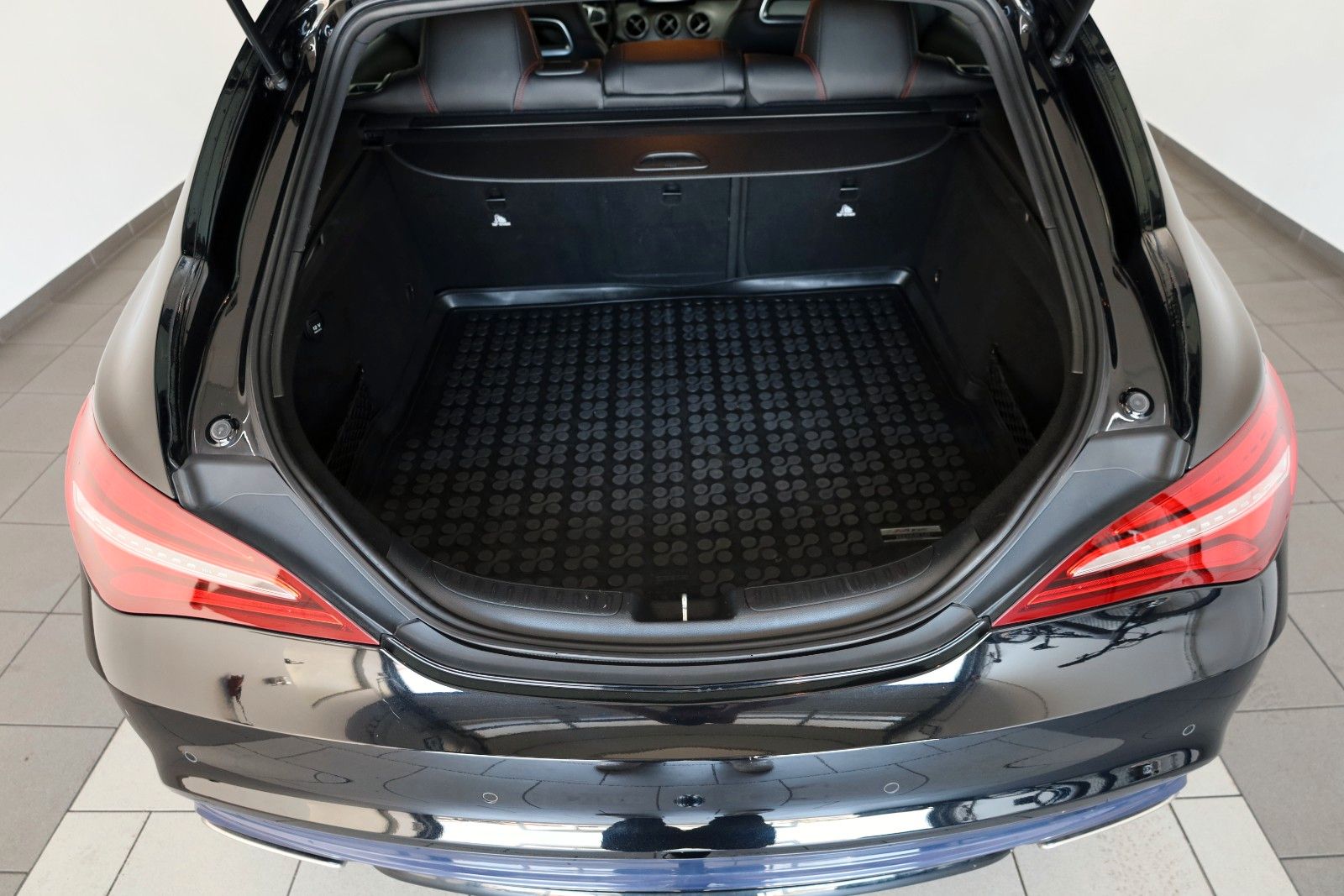 Fahrzeugabbildung Mercedes-Benz CLA 200 SB AMG Line TLeder,Navi,LED,SH,PDC,SR+WR
