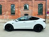 Tesla Model Y Long Range AWD (AHK,8-fach,94% Batterie) - Tesla in München