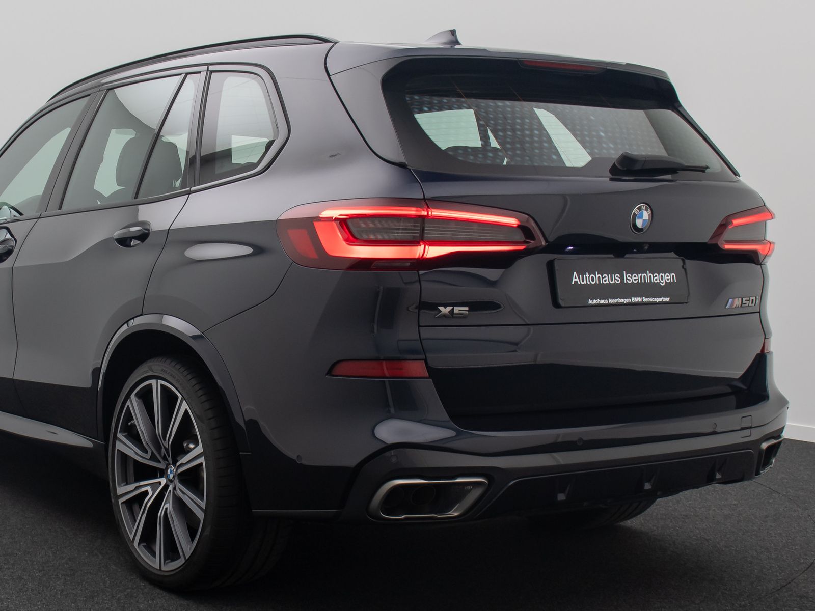 Fahrzeugabbildung BMW X5 M50i B&W Individual 360°HUD DAB Panorama Voll