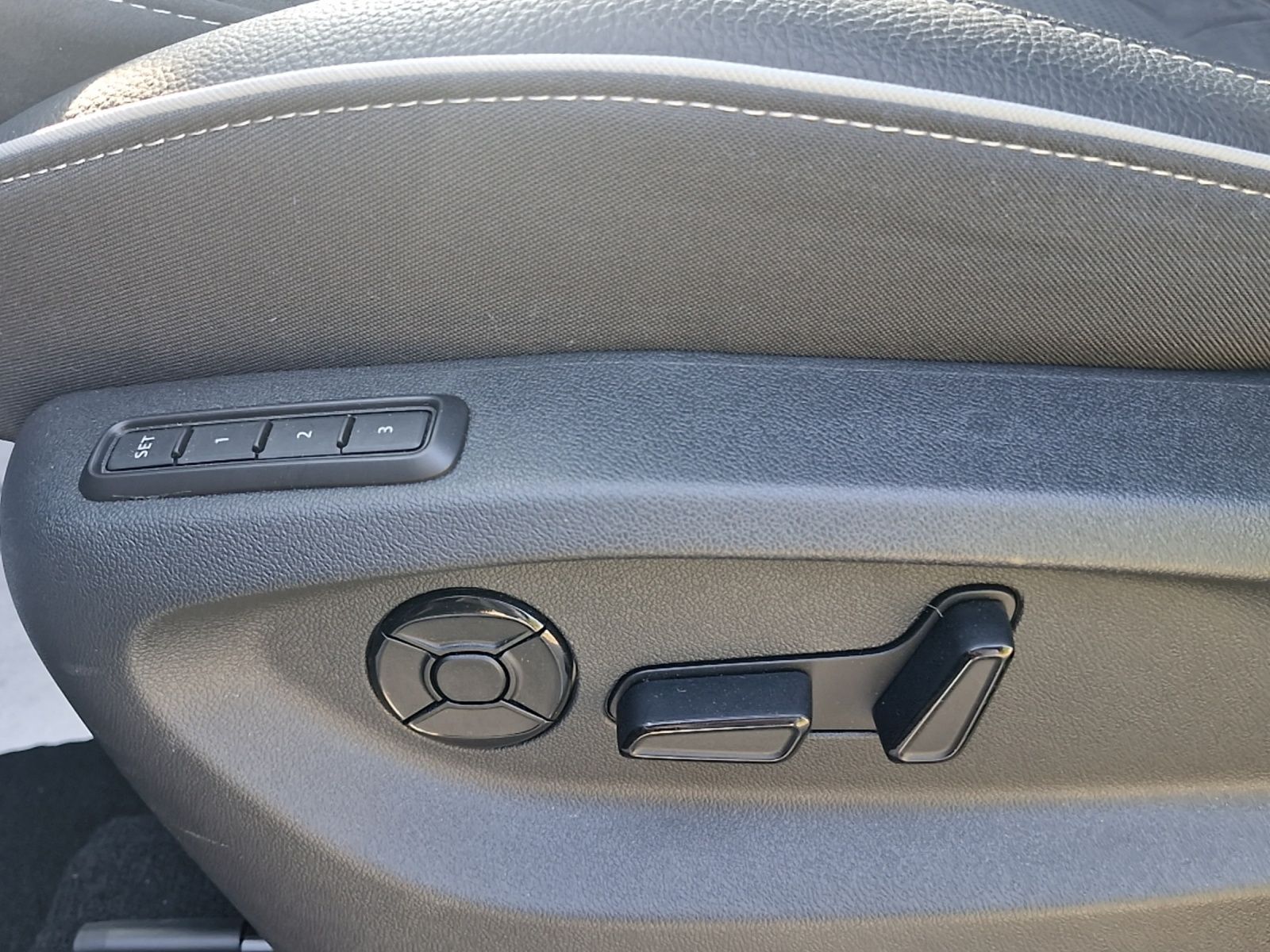 Fahrzeugabbildung SKODA Kodiaq 4x4 Sportline Matrix Navi ACC AHK STHZ SH