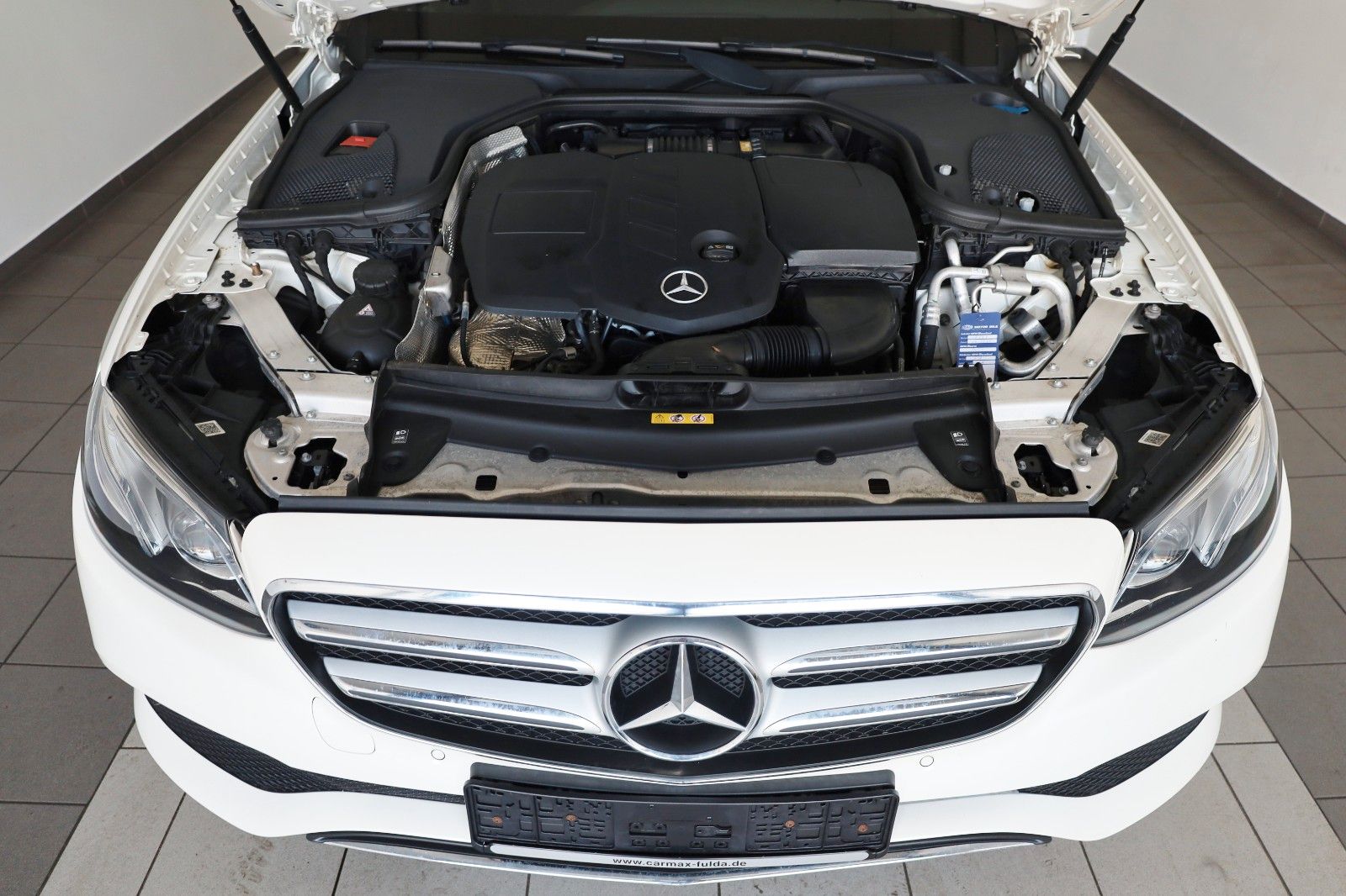 Fahrzeugabbildung Mercedes-Benz E 220d T T.Leder,Navi,LED,SD,Kamera,SH,PDC,SR+WR