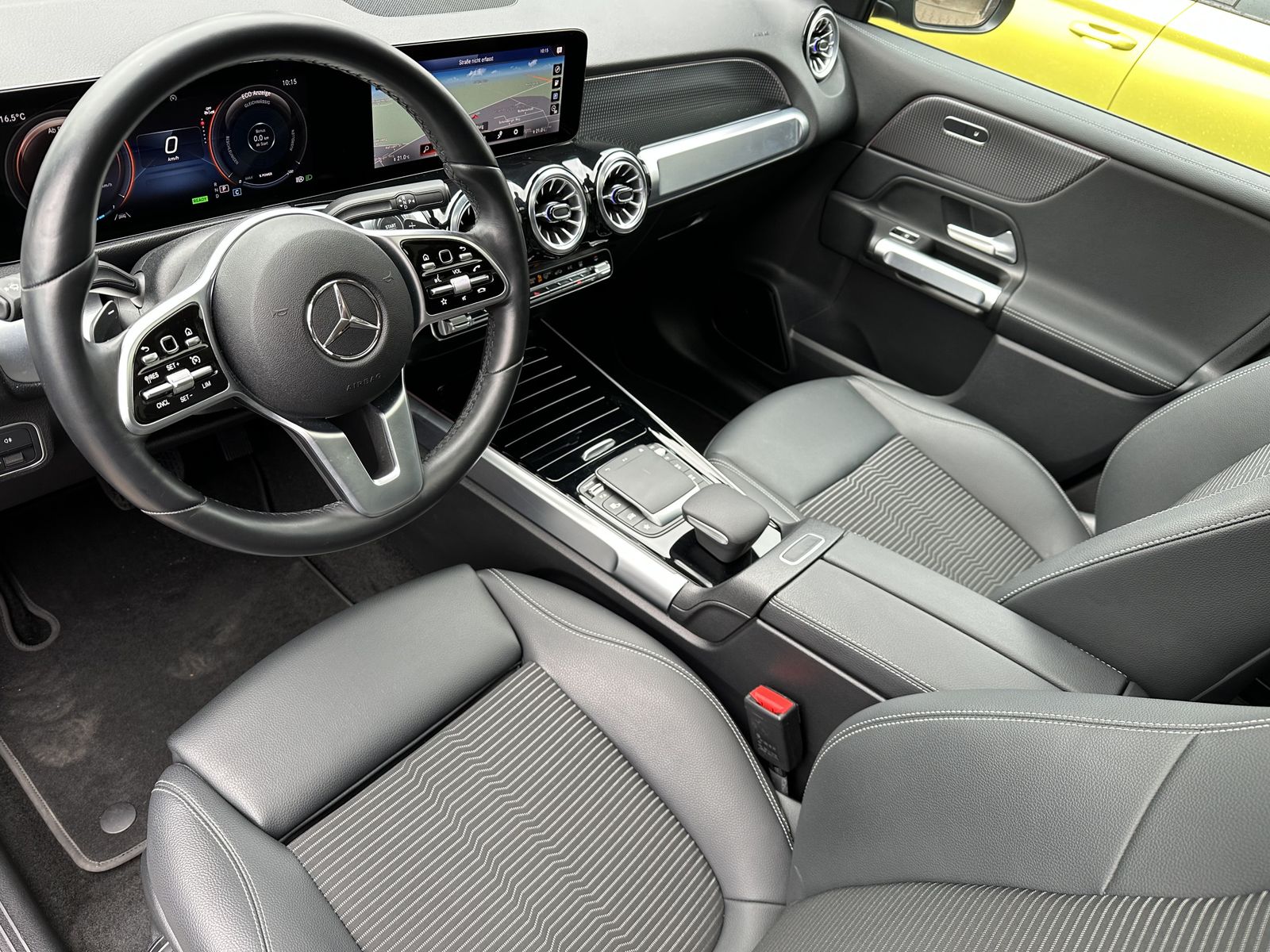 Fahrzeugabbildung Mercedes-Benz EQB 250 Progressive NAV+LED+KAMERA+PANO+VCOCKPIT