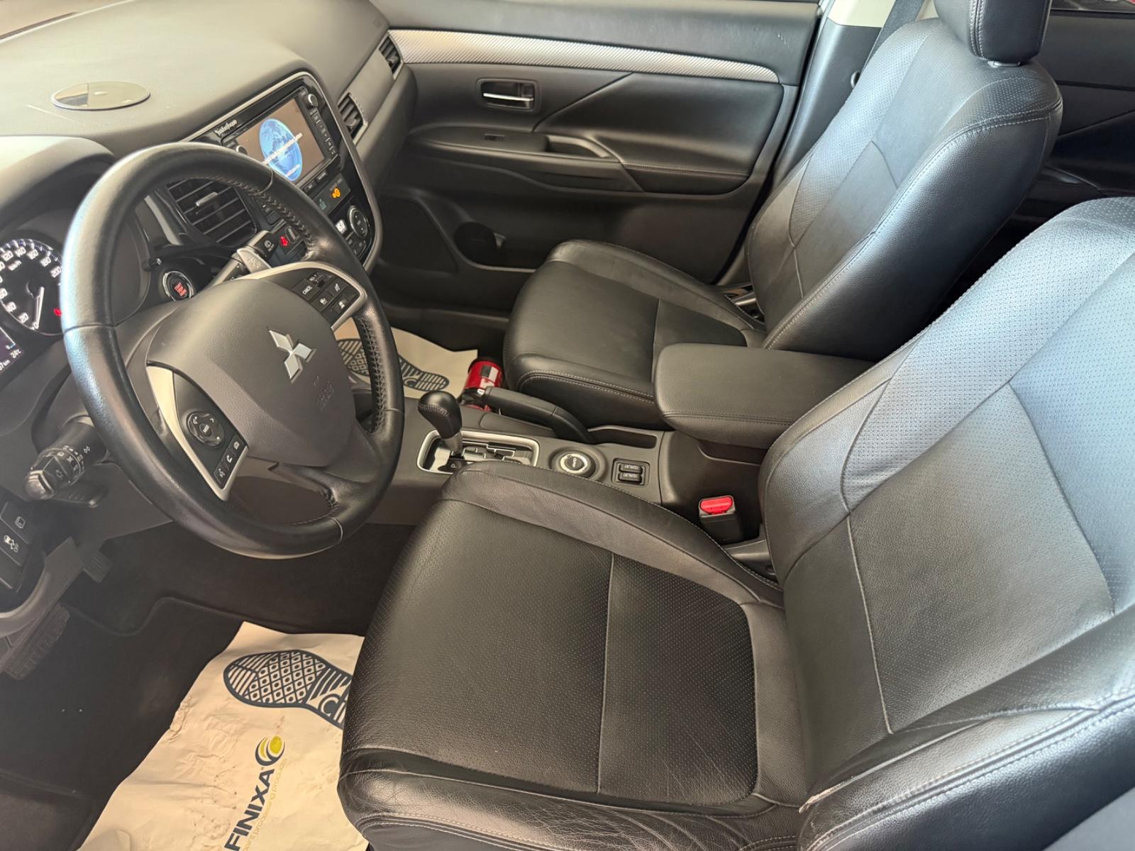 Mitsubishi Outlander Intense Premium  4WD °7Sitze/Leder/Nav