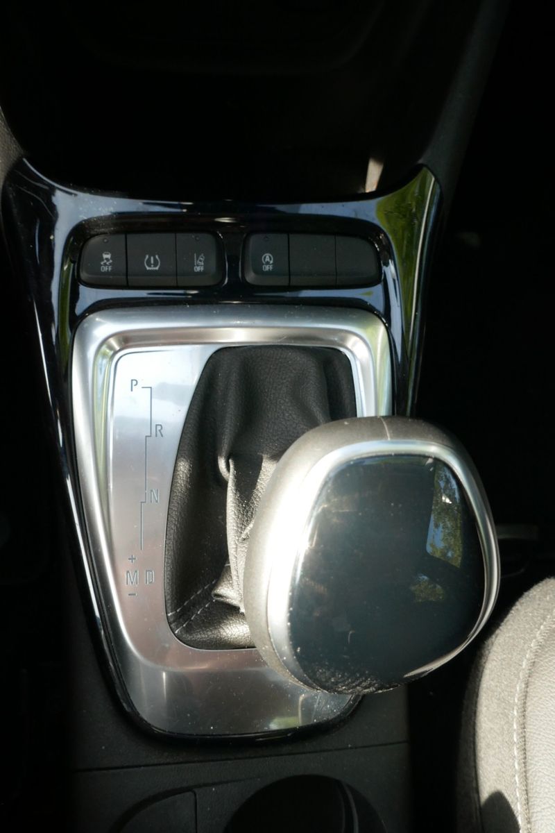 Fahrzeugabbildung Opel Crossland "Elegance" Automatik
