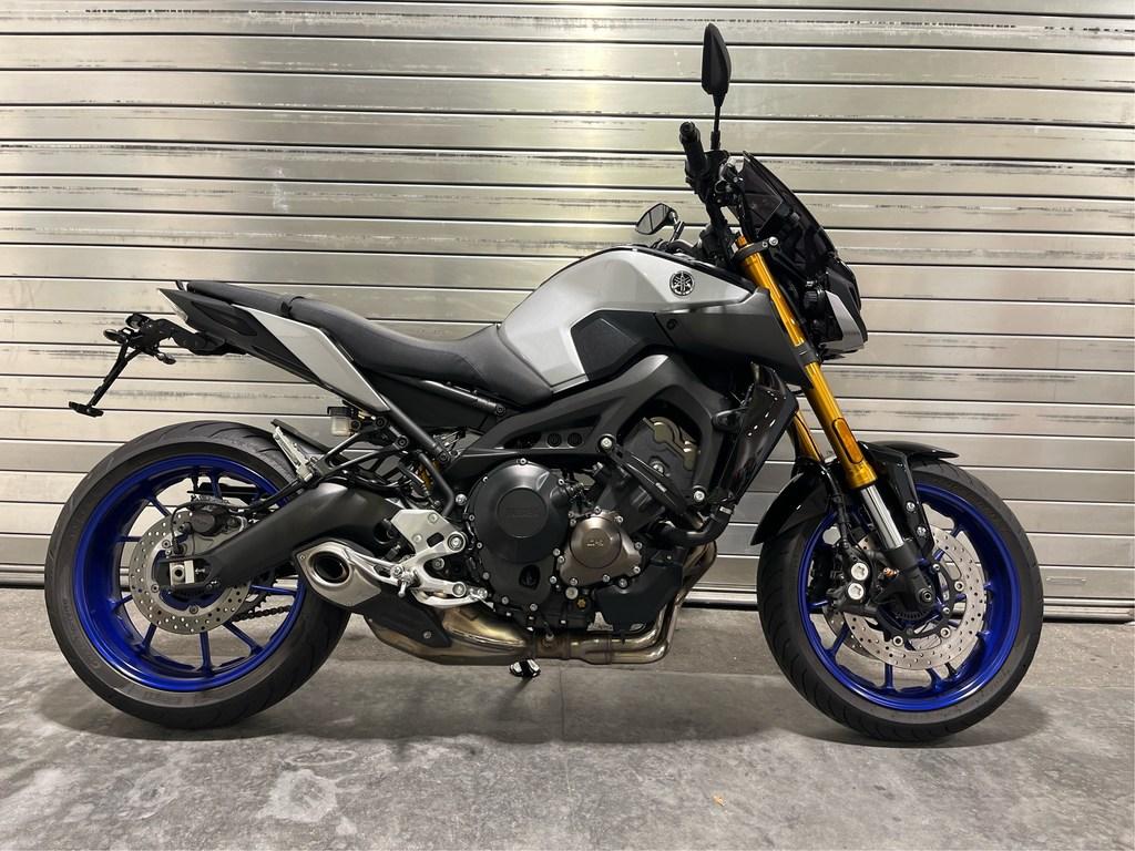 Yamaha MT-09 SP RN43, viel Zubehör
