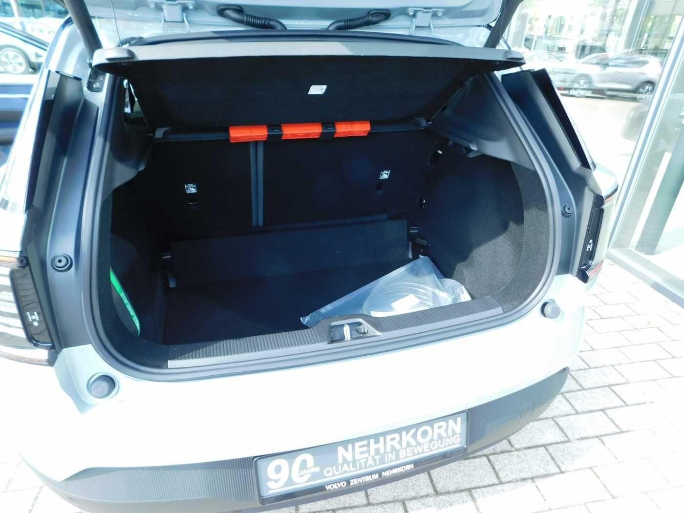 Fahrzeugabbildung Volvo EX30 Twin Motor Performance AWD Plus