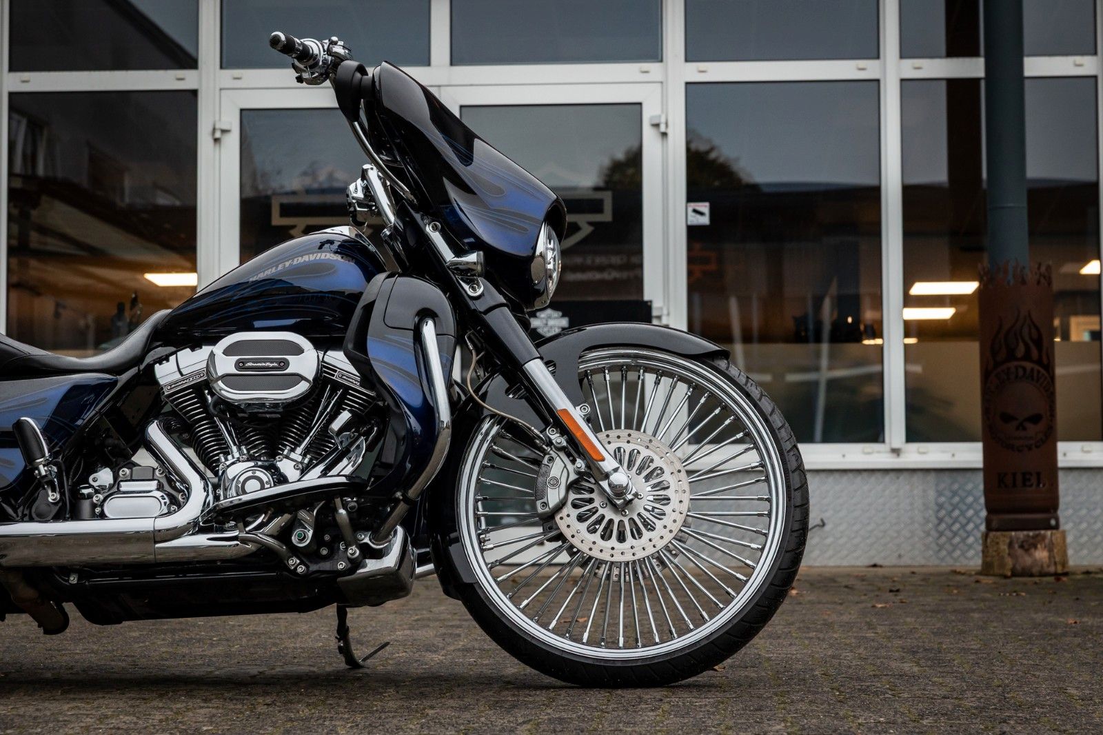 Fahrzeugabbildung Harley-Davidson CVO STREET GLIDE 110 FLHXSE - Jekill&Hyde-26Zoll