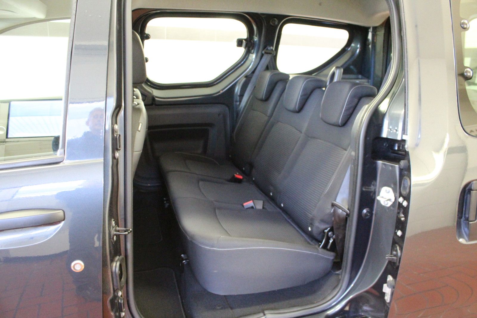 Fahrzeugabbildung Dacia Dokker 1.6 SCe 100 Laureate *Allwetterreifen*